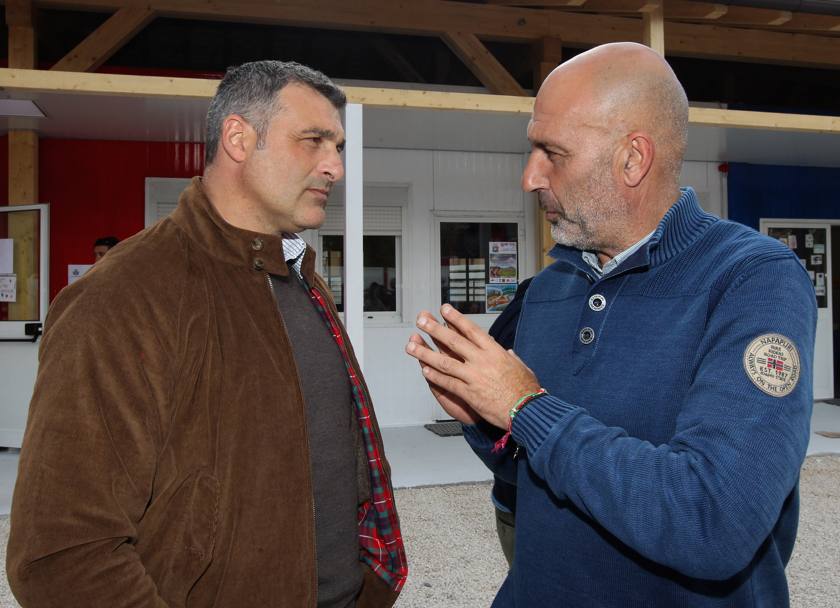 Il Club Manager Angelo Peruzzi con il sindaco di Amatrice Sergio Pirozzi. Getty